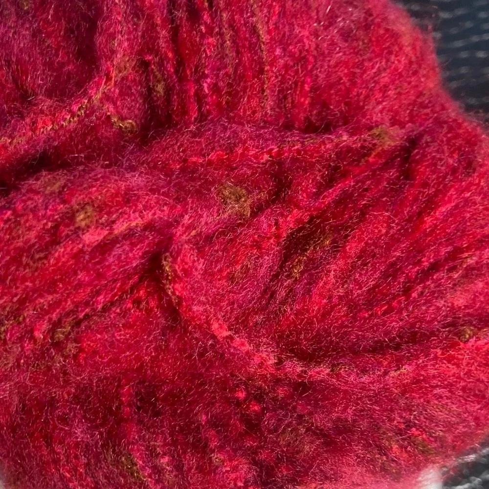 2 Pingouin (96g‎ total) 78% Acrylic 19% Wool 3% Polyamid MADE IN BRAZIL Red Yarn